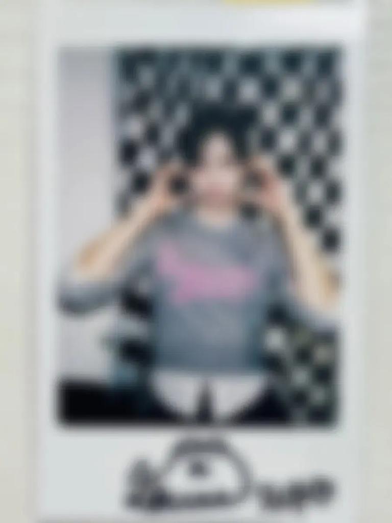 TRIPLES Jiwoo Sign Polaroid