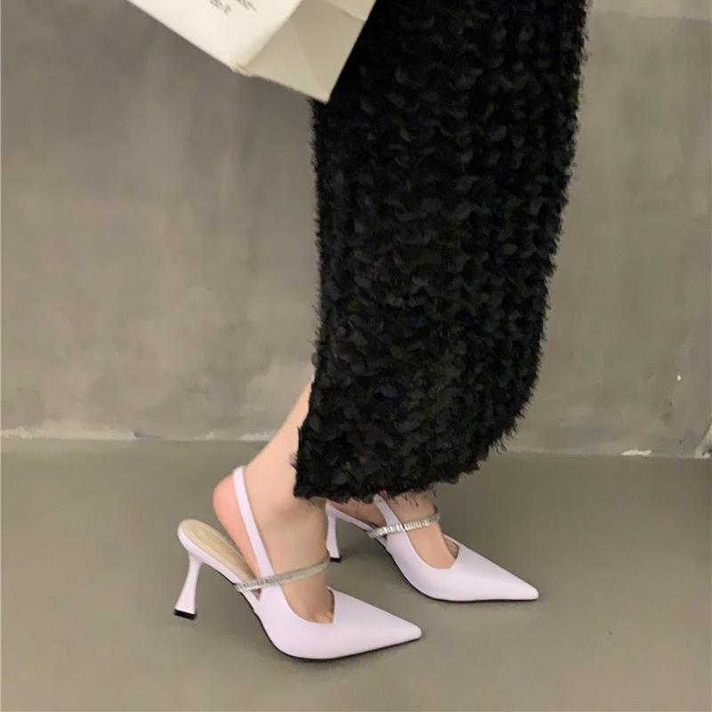 2024 Весна и осень Женские босоножки на высоком каблуке Новые универсальные модные туфли на тонком каблуке с острыми черными пряжками и ремешком Одинарные туфли для женщин