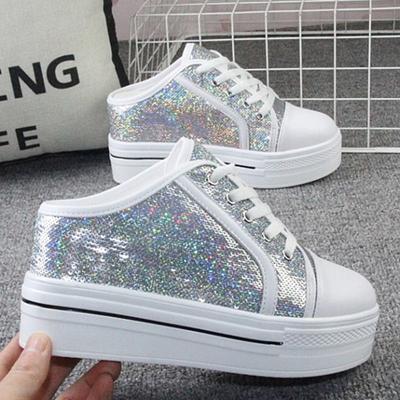 Мода 2024 Весна Новые корейские тапочки в стиле женщин на платформе бисквит с пайетками Повседневные внутренние тапочки Baotou Half Slippers кружева