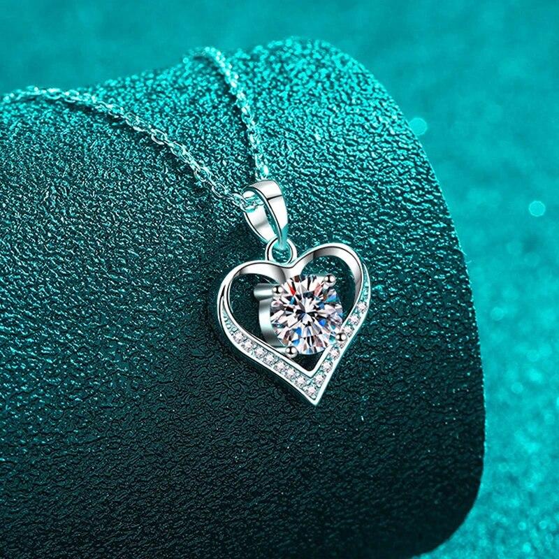 Сертифицированное свадебное ожерелье из муассанита с сердечком 1 карат для женщин, оригинальная подвеска из стерлингового серебра S925, подарок на день рождения для девочек GRA