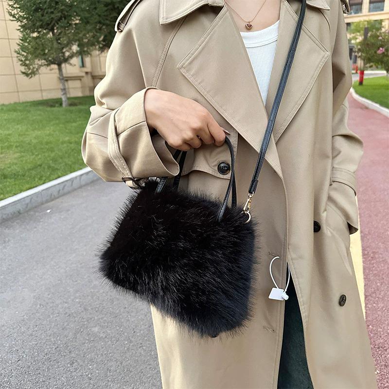 Autumn and Winter New Furry Bag Fur Crossbody Shoulder Strap Plush Bag Versatile Large Capacity Handbag for Women