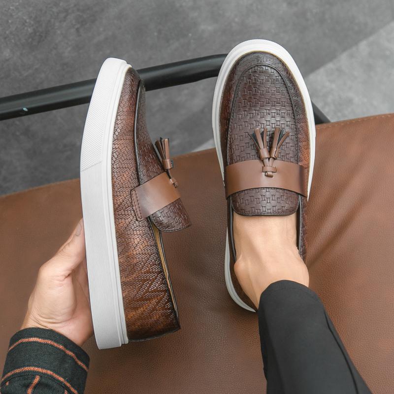 Повседневная кожаная мужская повседневная обувь Модные балетки Мокасины Мягкая дышащая мужская обувь Лоферы с кисточками Деловые лоферы Обувь для вождения