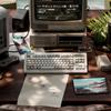 R3 Кастомная механическая клавиатура Раскладка TKL Раскладка JIS Колпачки клавиш PBT RGB-подсветка Совместимость с переключателями Keychron Apex Ретро Белый Красный Переключатели Keychron