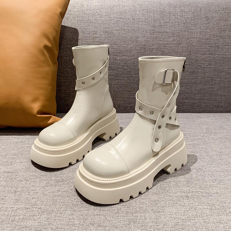 Модные короткие женские ботинки 2024 новая летняя трендовая крутая маленькая обувь Мартина на высокой толстой подошве, жареная уличная тонкая обувь