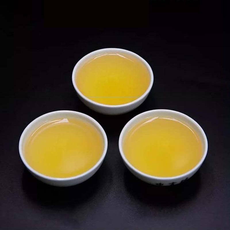 Чай Юньнань 2015 50 Баньчжан Чай Пуэр из древнего дерева Сырой чай 357 г Чай для торта