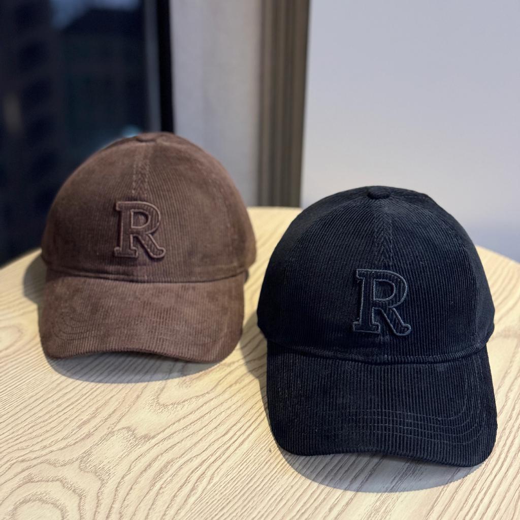 Осенне-зимняя бейсболка в корейском стиле из вельвета с буквой R для женщин, модная и универсальная, подчеркивающая маленькое лицо, кепка с козырьком для мужчин