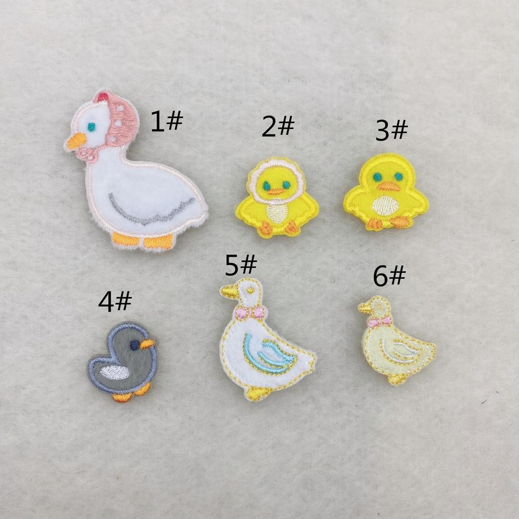 Самоклеящаяся милая мультяшная вышивка в виде утки для одежды и сумок
