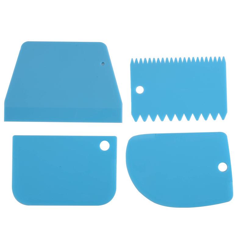 Набор из четырех скребков из полипропиленового пластика для приготовления тортов - включает трапециевидные и зубчатые скребки