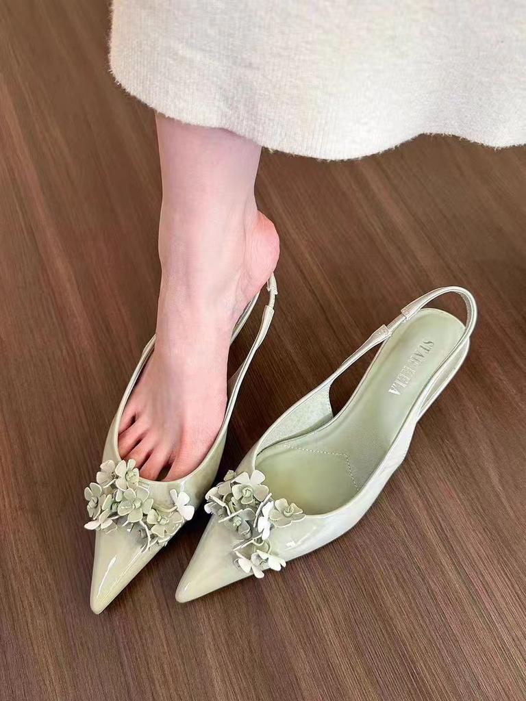 2025 spring and autumn new fashionable versatile green pointed flower shallow mouth sandals women's rear air heel single shoes