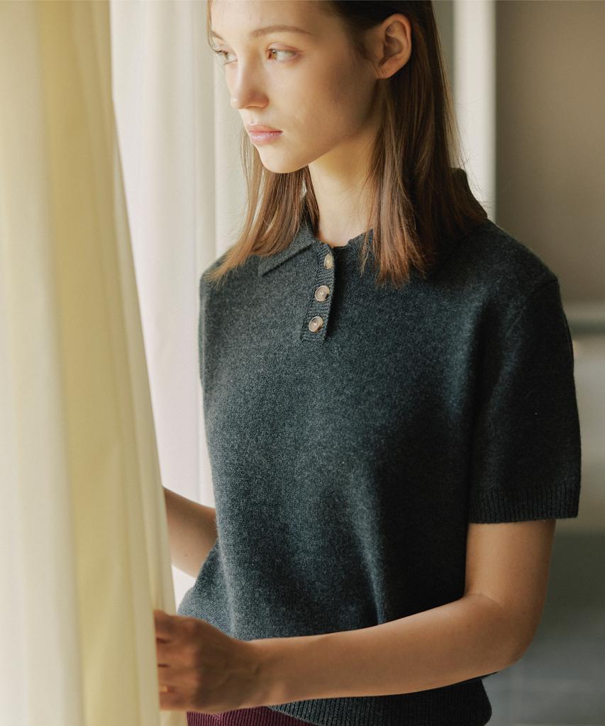 JE NE SAIS QUOI Cashmere Short Sleeve Polo Knit_ Burgundy
