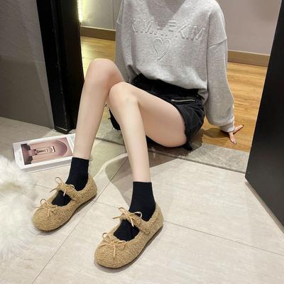 В 2024 году новую мягкую и пушистую обувь легко надевать одной ногой. Сладкие весенние и осенние юбки нежные и девичьи, открывающие маленькие ножки.