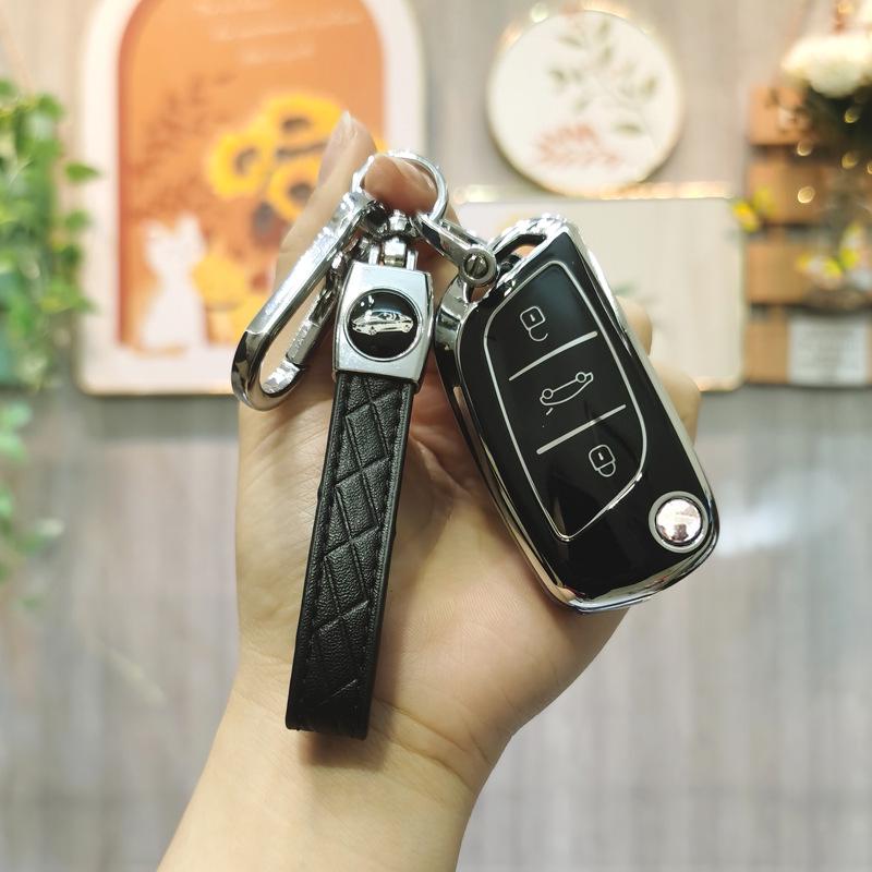 DS Master Xiongbing Iron General Car Remote Key Cover with Buckle – Unisex Car Key Aftermarket Accessory.