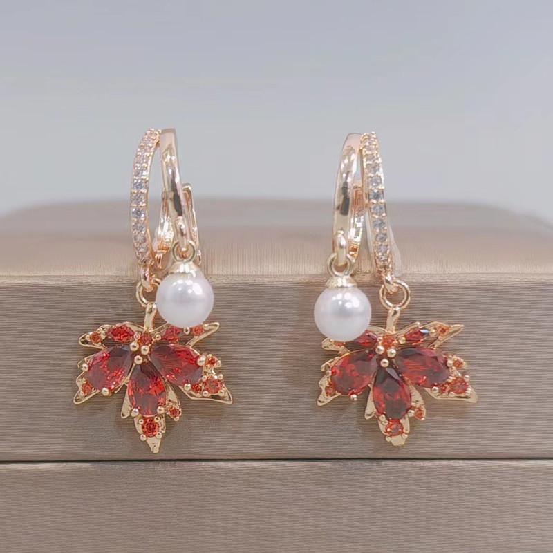 Корейские трендовые висячие серьги с цирконием, красным кленовым листом, имитацией жемчуга для женщин, модные массивные серьги золотого цвета, ювелирные изделия
