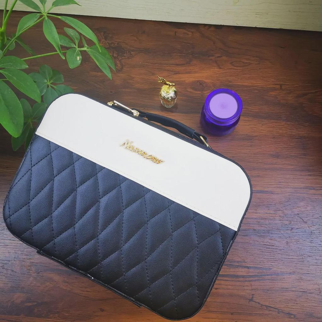 Светодиодная косметичка с большим зеркалом: Новая тенденция 2024 года в хранении косметики в путешествиях