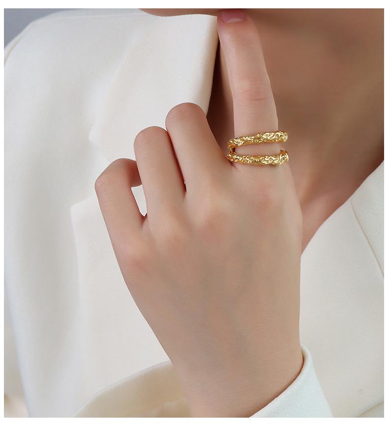 Брендовое универсальное кольцо из титановой стали с 18-каратным золотым покрытием, вдохновленное европейским и американским стилем, двухслойное, кованое, из тисненой фольги - не тускнеющее, кольцо на мизинец