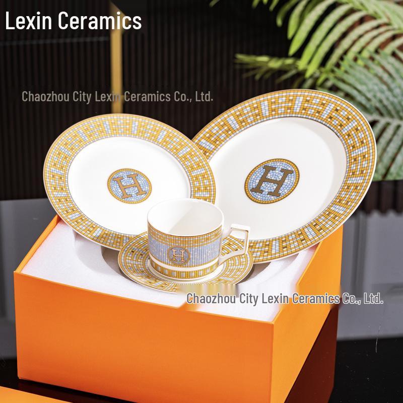 Набор столовой посуды из костяного фарфора в европейском стиле: Керамические Чашки и Блюдца, Креативные Фруктовые, Обеденные и Стейковые Тарелки