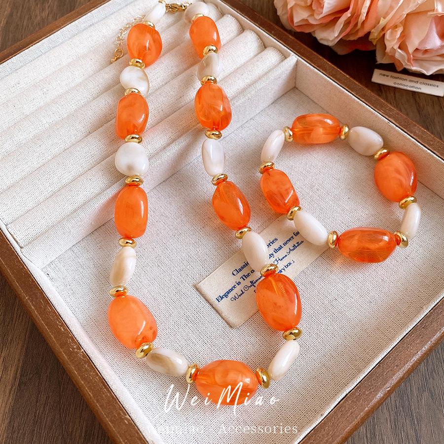 Acrylic Geometric Oval Beaded Bracelet Necklace - Retro Elegant Temperament with Light Luxury Collarbone Chain