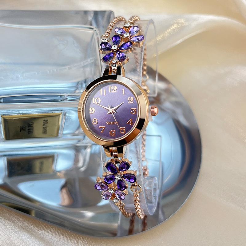 Women's Fashion Pull-Out Bracelet Watch with Diamond-Encrusted Flower Design