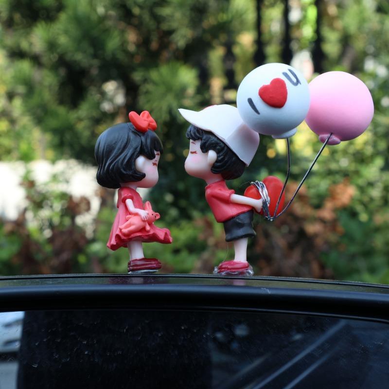 Мультфильм Пара Украшения Автомобиль Центральная Консоль Приборная Панель Аниме Белая Шляпа Красная Одежда Пара Поцелуй Лоб Украшения DIY Орнамент