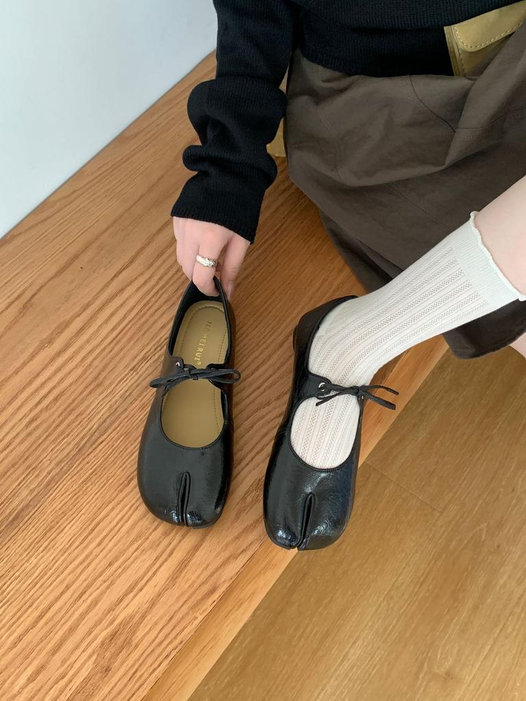 Fashion IPPEUM Tabi Shoes For Women 2025 New Fall Fashion Black PU Leather Split Toe Ballet Flats