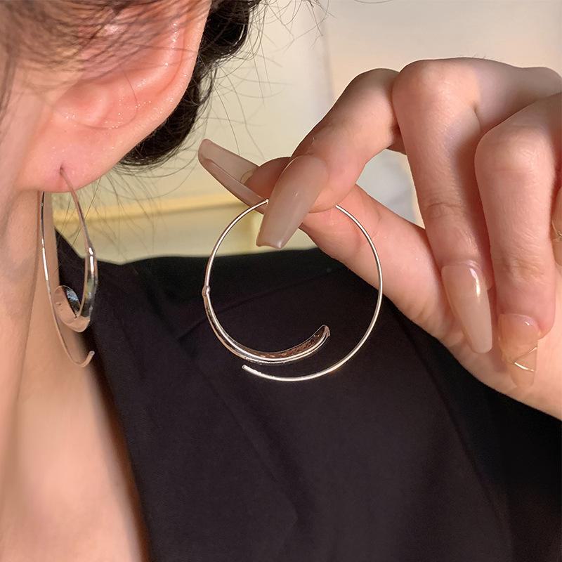 Корейские металлические большие серьги-кольца: Преувеличенный, универсальный, знаменитый стиль для женщин