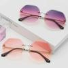Новые женские солнцезащитные очки без оправы с полигональной огранкой и защитой от ультрафиолета