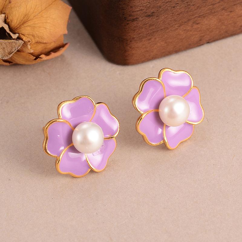 Natural pearl flower earrings are simple, small, fresh and high-end multi-color studs, versatile and high-end temperament earrings, women