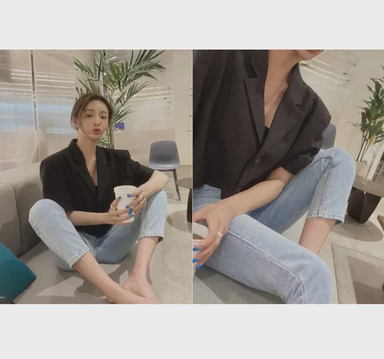 Женская узкая майка с квадратным воротником на раннюю осень - универсальный топ в корейском стиле