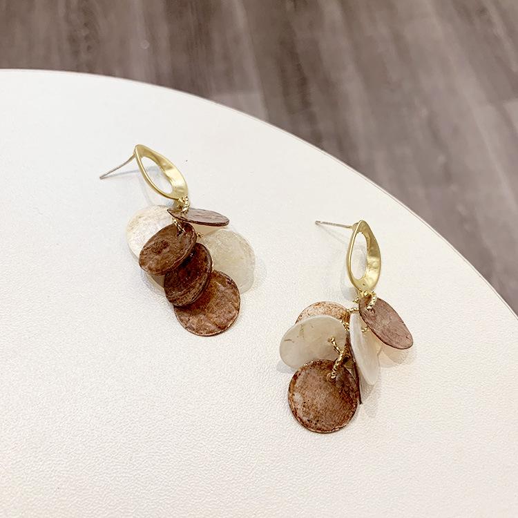 Серьги-кисточки из натуральных ракушек Dongdaemun из Южной Кореи с матовым металлом, весенняя коллекция