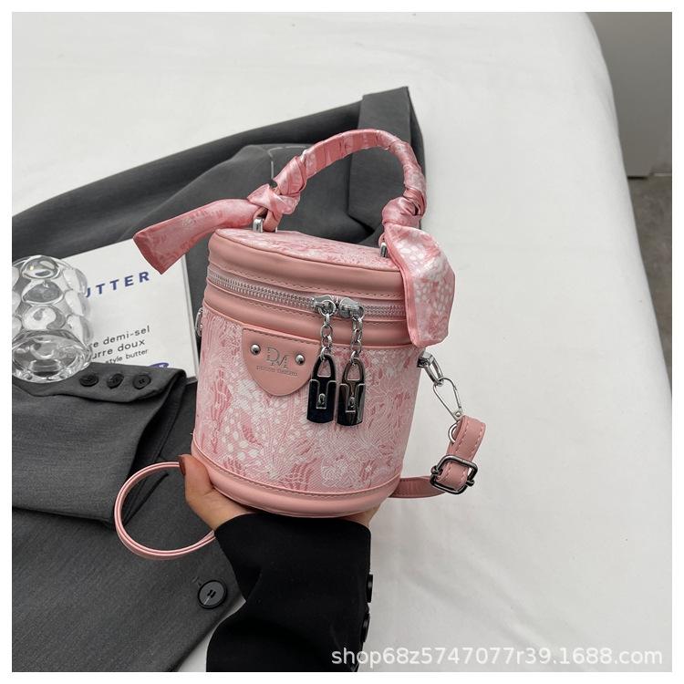 Textured small bag women's 2025 foreign style new Korean high-value shoulder bag going out portable messenger bag cylinder bag
