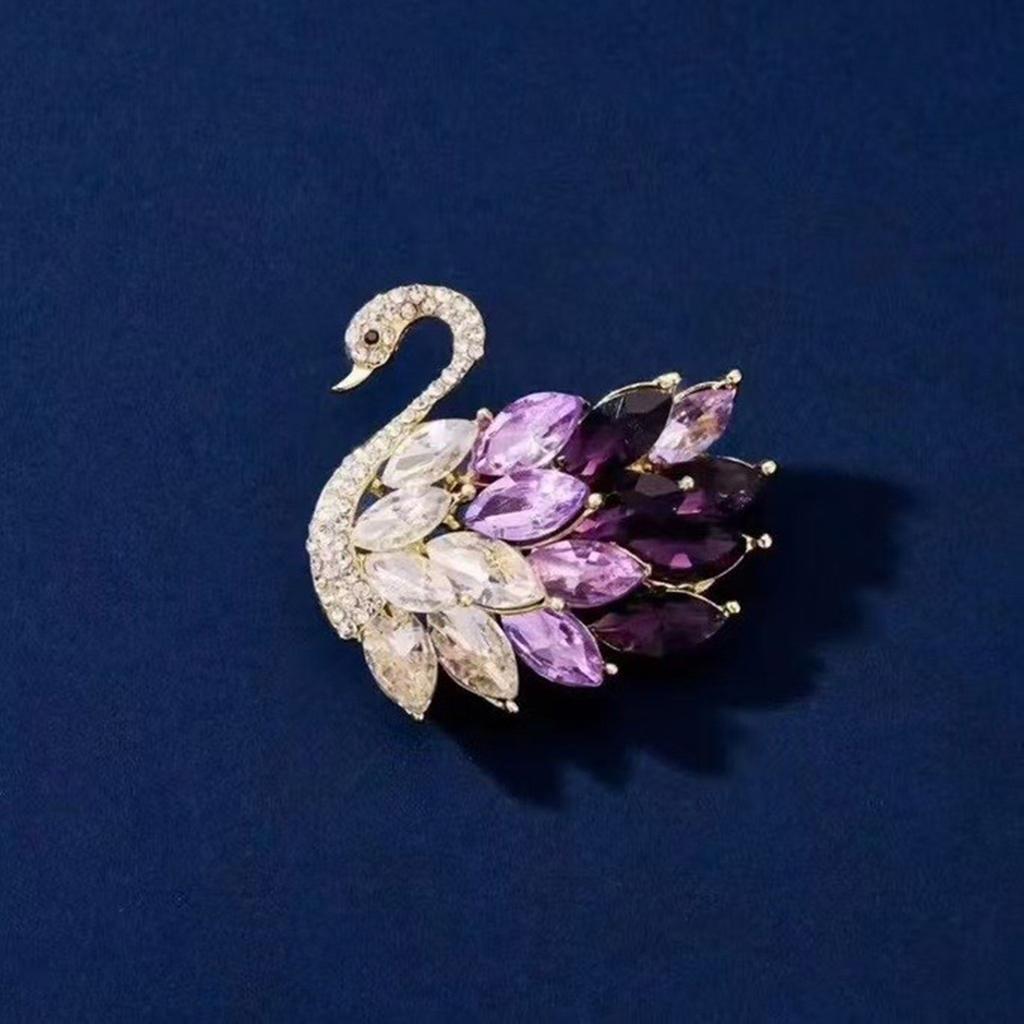 Elegant Swan Brooch for Fashionable Women Sparkling Rhinestones Animal Shape Pin Elegant Jewelry Clothing Accessory