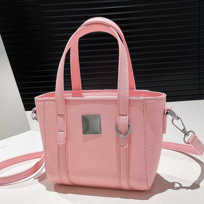 Korean version of trendy bucket bag women's 2025 summer new niche simple foreign style fashion single shoulder high value messenger bag