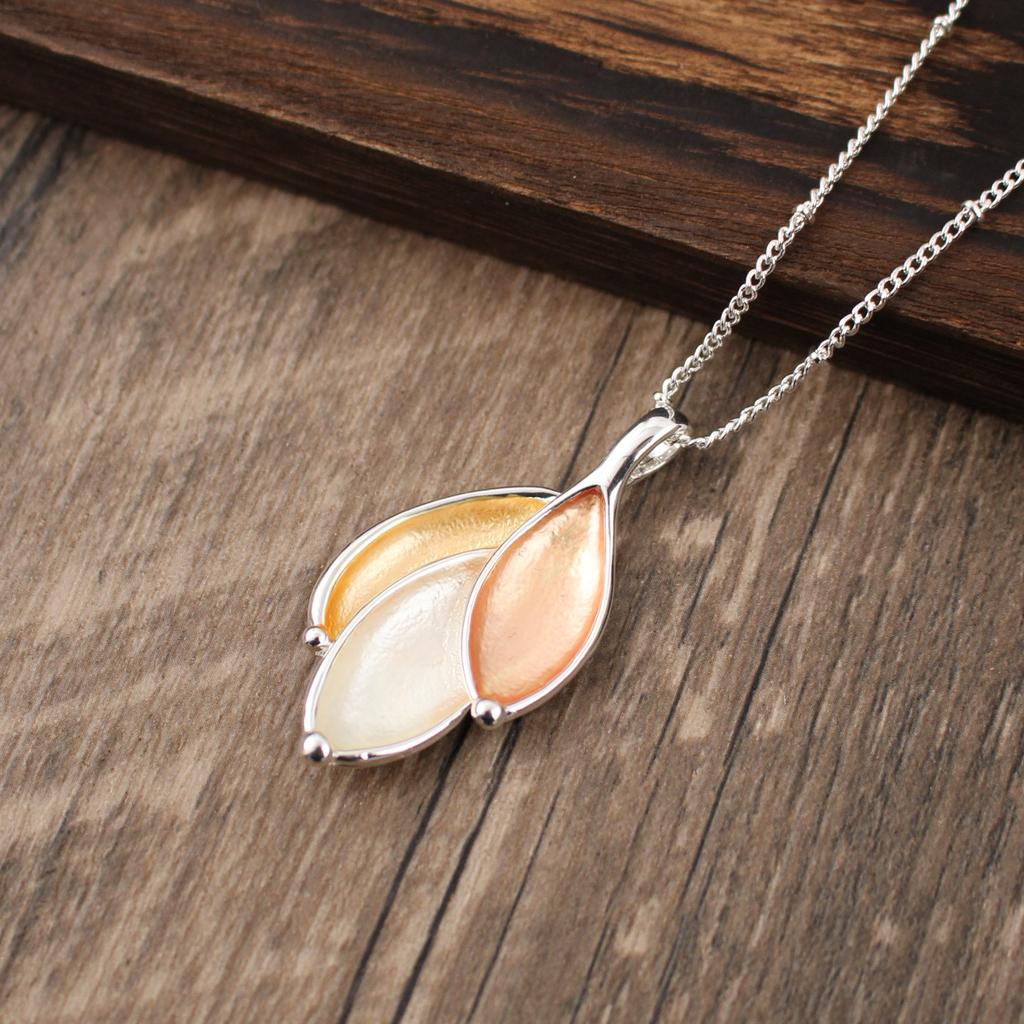 Новая геометрическая подвеска-лепесток с цветным покрытием, простая, маленькая и свежая женская универсальная подвеска-лист