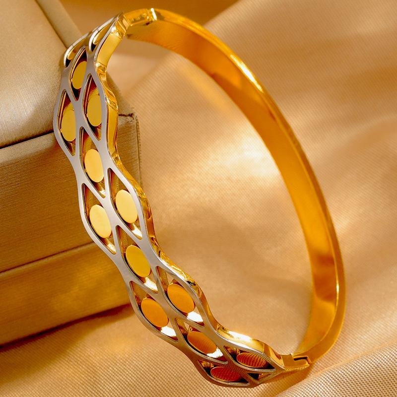Больше. Браслет Gao's Diamond-shaped Hollow Oval Европейская и Американская Модная Бижутерия