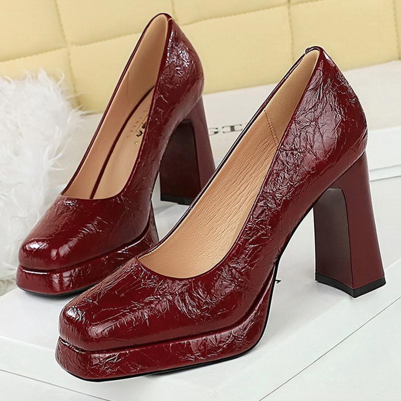 Fashion White Platform High Heels 9 Cm Square Head Women Pumps Oil Gloss Wrinkled Patent Leather Women Heels Luxury Banquet Shoes 2025