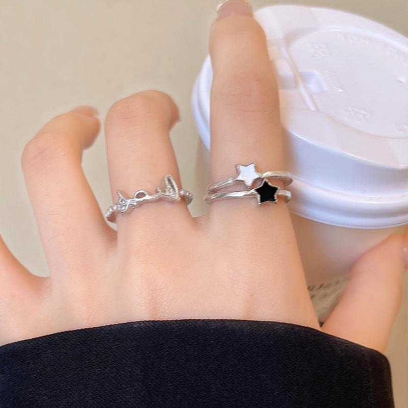 Элегантное кольцо Lucky Charm Glaze Ring - стильное женское контрастного цвета со звездным дизайном