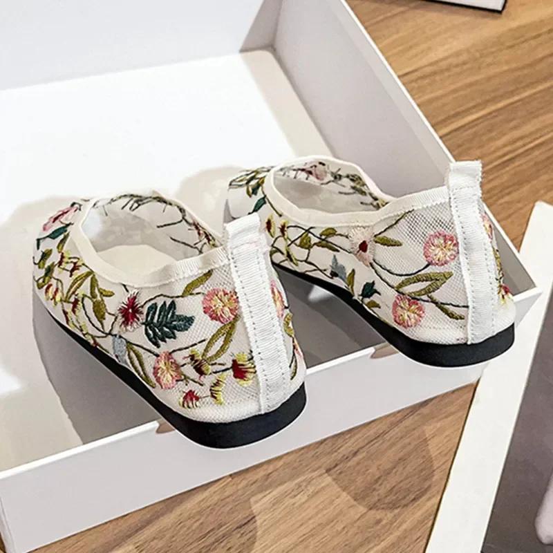 Fashion 2025 Embroidery Flower Design Loafers Women Fashion Light Breathable Mesh Mules Flat Shoes Shallow Mouth Non Slip Ballet Shoes