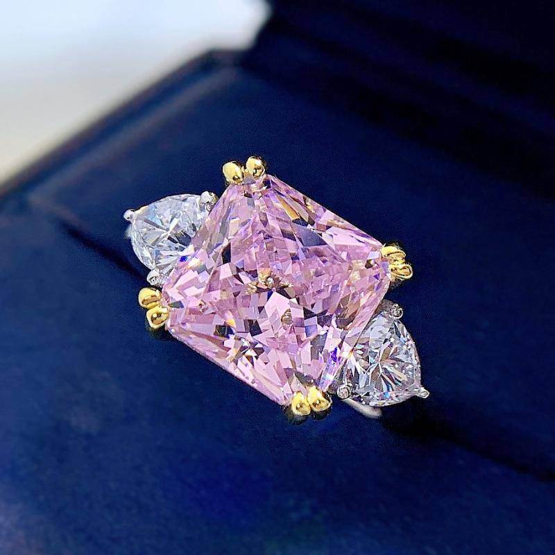 Благородное женское бриллиантовое кольцо S925 Silver High Carbon Diamond 5 Carat Square Poodle Yellow Powder Diamond Ring Impact Ring для женщин