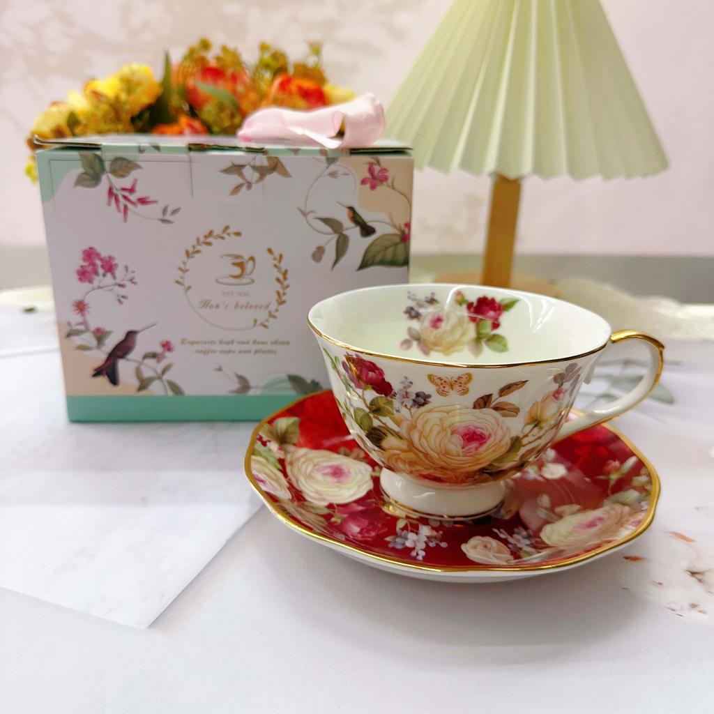 Изысканная керамическая кофейная тарелка в европейском стиле с изображением камелии, набор для послеобеденного чая в подарочной коробке 240 мл
