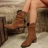 Модные зимние новые замшевые женские сапоги средней длины на среднем каблуке 2025 года, дизайнерские туфли-челси с острым носком и принтом в случайном стиле, удобные гладиаторские ботинки