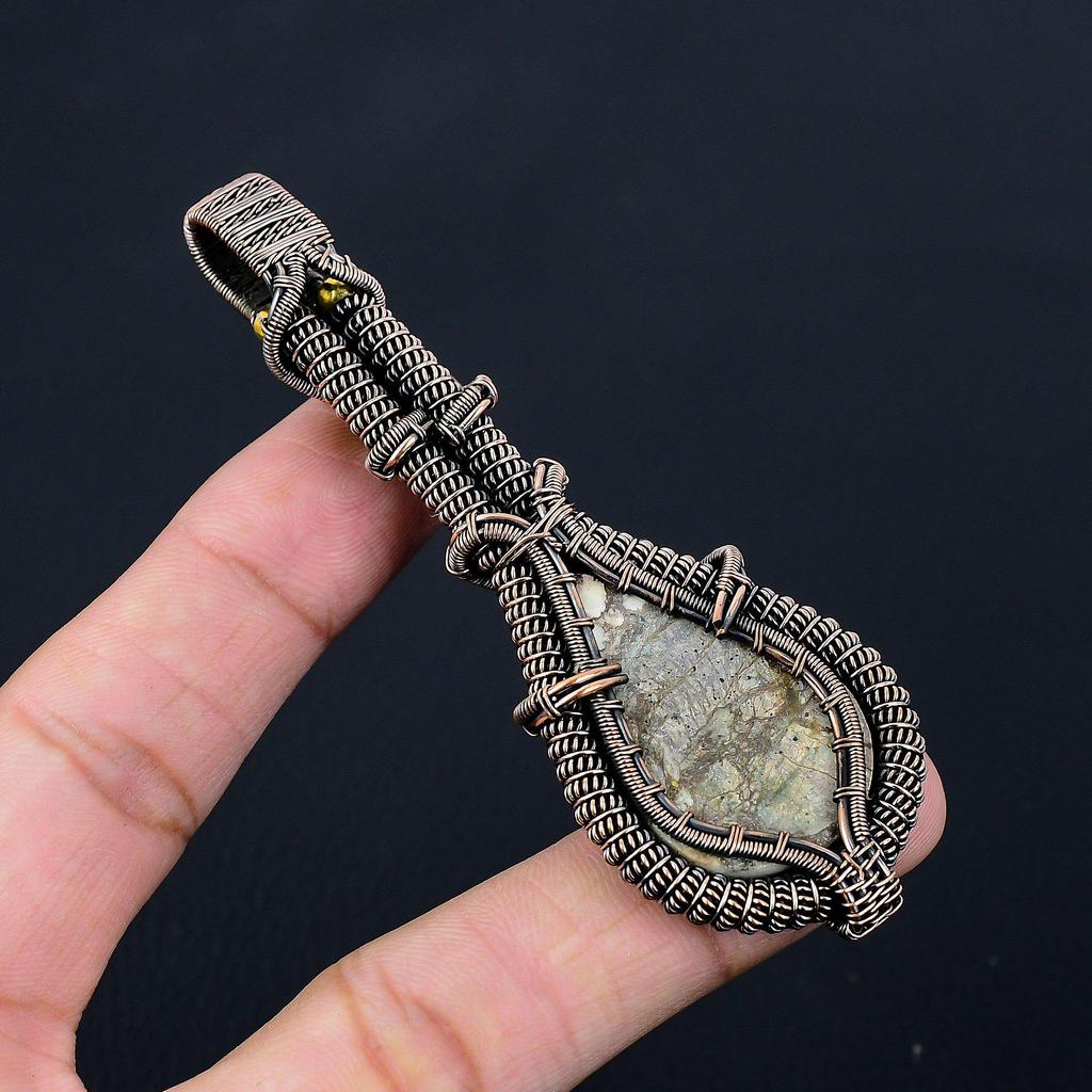 Подвеска ручной работы с драгоценным камнем «Дикая лошадь» из чистой медной проволоки, обернутая ювелирными изделиями ручной работы