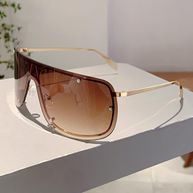 Big Frame Oversized Vintage Sunglasses Women For Men Luxury Brand Designer Sun Glasses Popular Outdoor Goggle Punk Rivet Shades