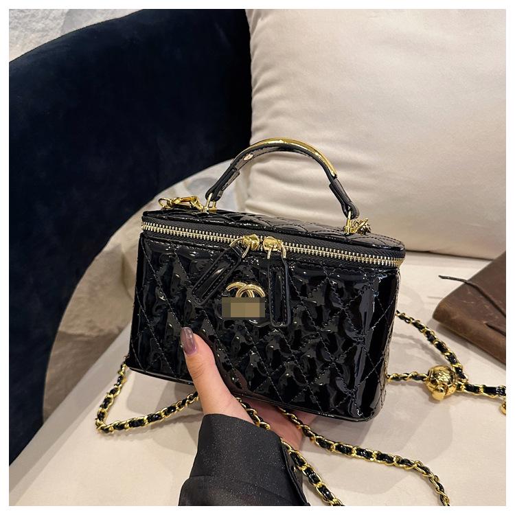 Elegant Shiny PU Diamond Lattice Chain Shoulder and Crossbody Handbag for Women
