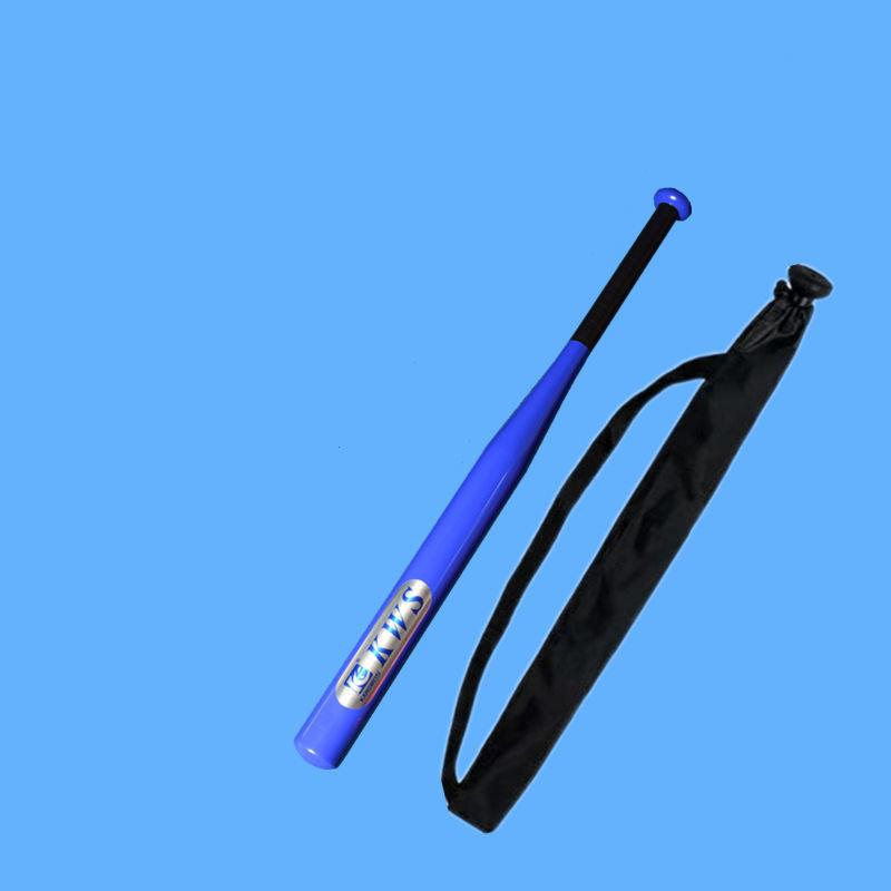 Бейсбольные биты из легированной стали. Студенты тренируются с бейсбольными битами.