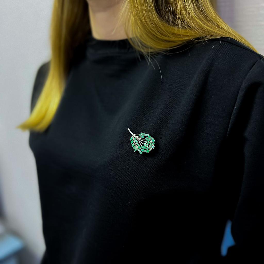 Silver Brooch with Natural Emerald 2.41ct (2140887)
