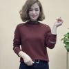 В этом году популярна рубашка, закрывающая живот, из немецкого бархата, с полувысоким воротником, с длинным рукавом, облегающая, для ношения под низ, и новые горячие бриллианты в .