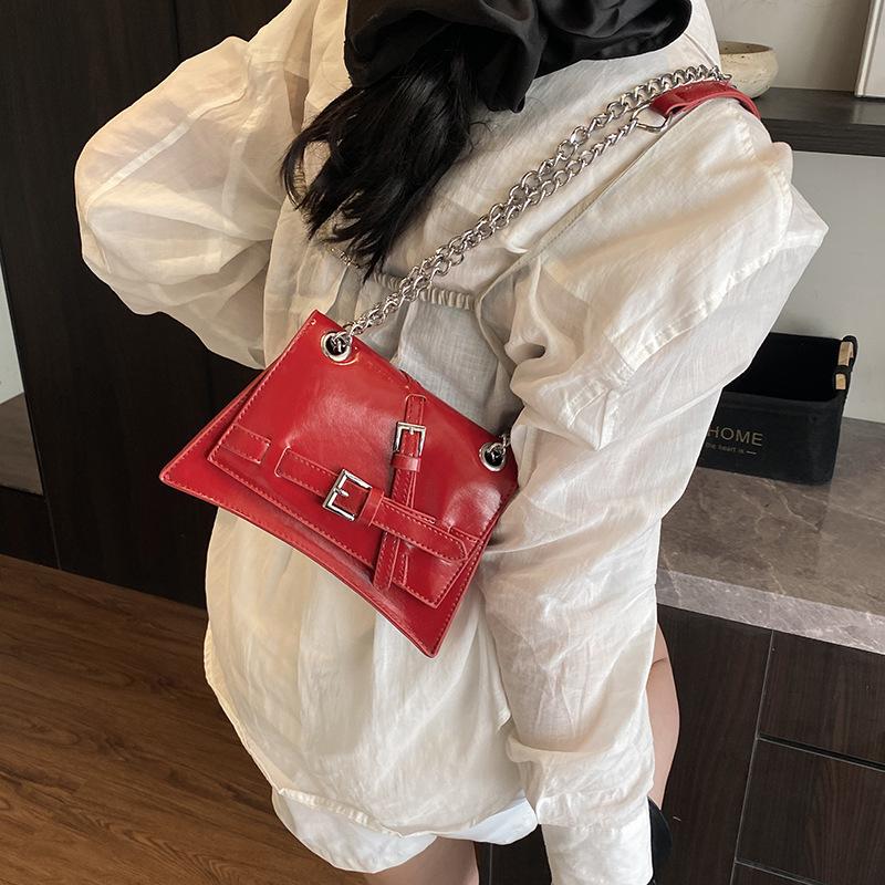 Новая сумка женская 2025 популярный модный тренд сумка-мессенджер весна и лето универсальная ins женская на плечо маленькая квадратная сумка