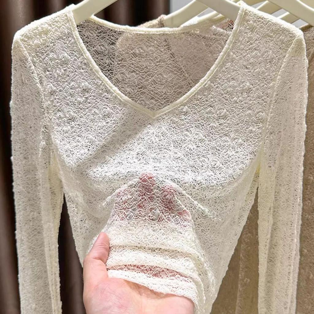 Белая кружевная рубашка с V-образным вырезом и ажурным узором для женщин, весна-лето, длинный рукав, тонкий дизайн, внутренняя подкладка, футболка, облегающий топ