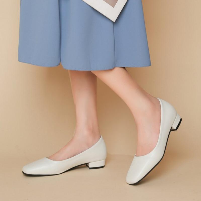 New Oversized Square Toe Single Shoes with Thick Heels and Shallow Mouthed Grandma's Shoes, Comfortable Low Heels, All Season Women's Shoes