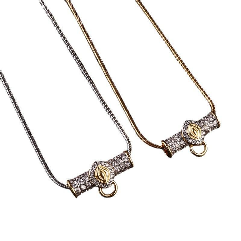 Тайский металлический амулет Будды на ожерелье с бусинами из титановой стали, изогнутыми трубками, микро-паве из циркона, глазом туманности, бабочкой и цепочкой с бриллиантами.